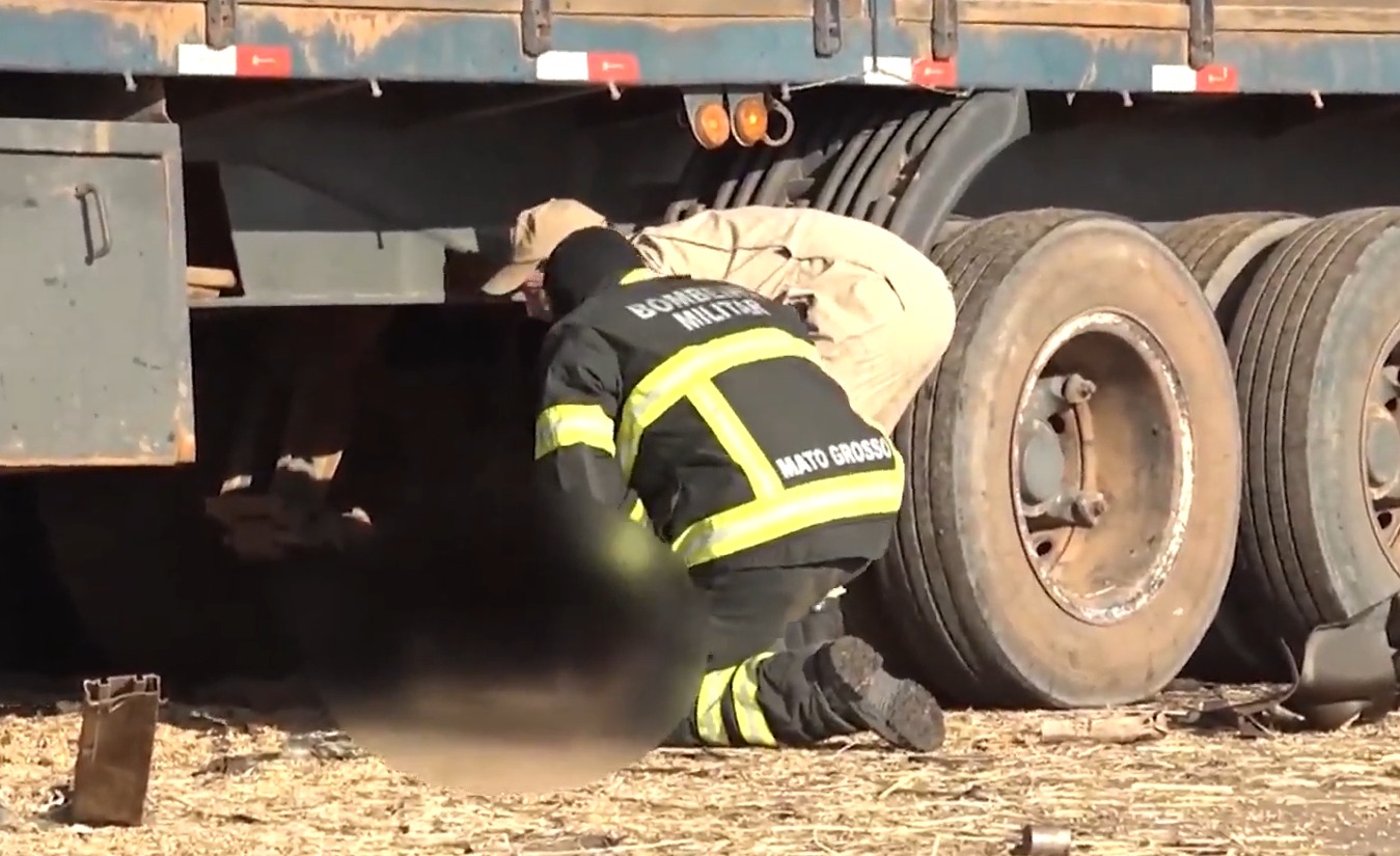 Acidente na BR-163: Três pessoas morrem em acidente envolvendo quatro carretas