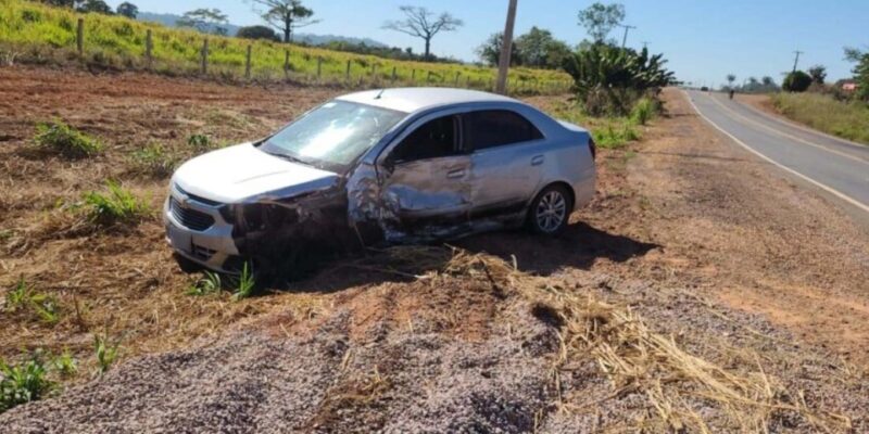 Caminhão e dois carros se envolvem em acidente na MT-208