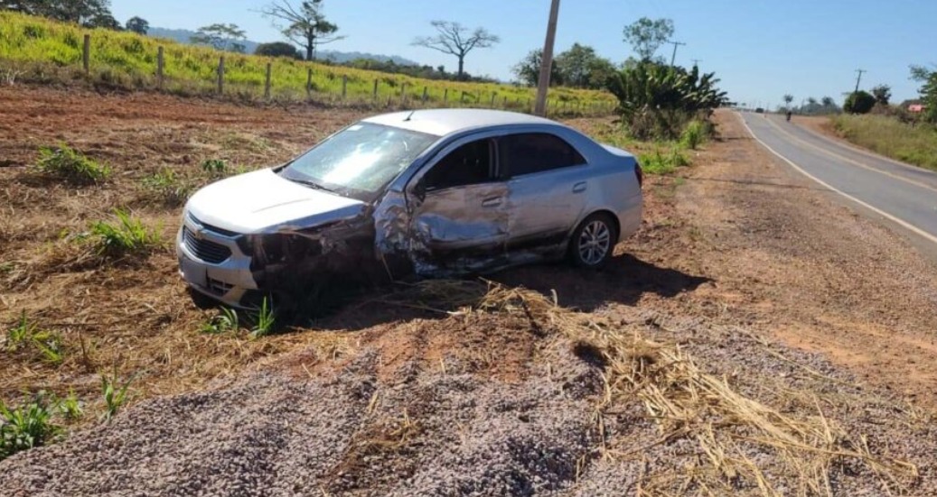 Caminhão e dois carros se envolvem em acidente na MT-208