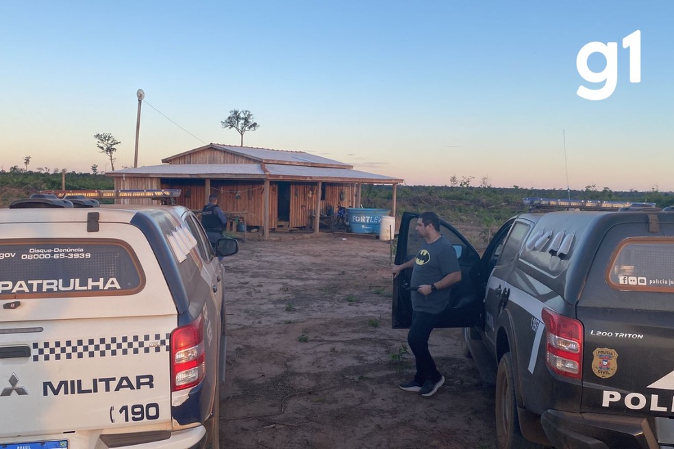 Valdir de Vargas e Edinaldo Francisco de Oliveira, de 66 e 65 anos respectivamente, foram mortos a tiros em uma fazenda na zona rural de Marcelândia (MT) — Foto: Polícia Civil e Polícia Militar