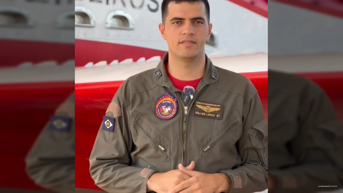Major Lopes em frente a avião de combate a incêndios em Barra do Garças.