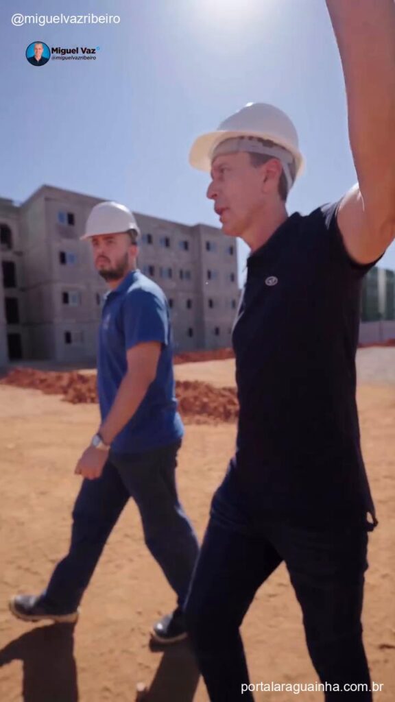 Miguel vaz apontando obras